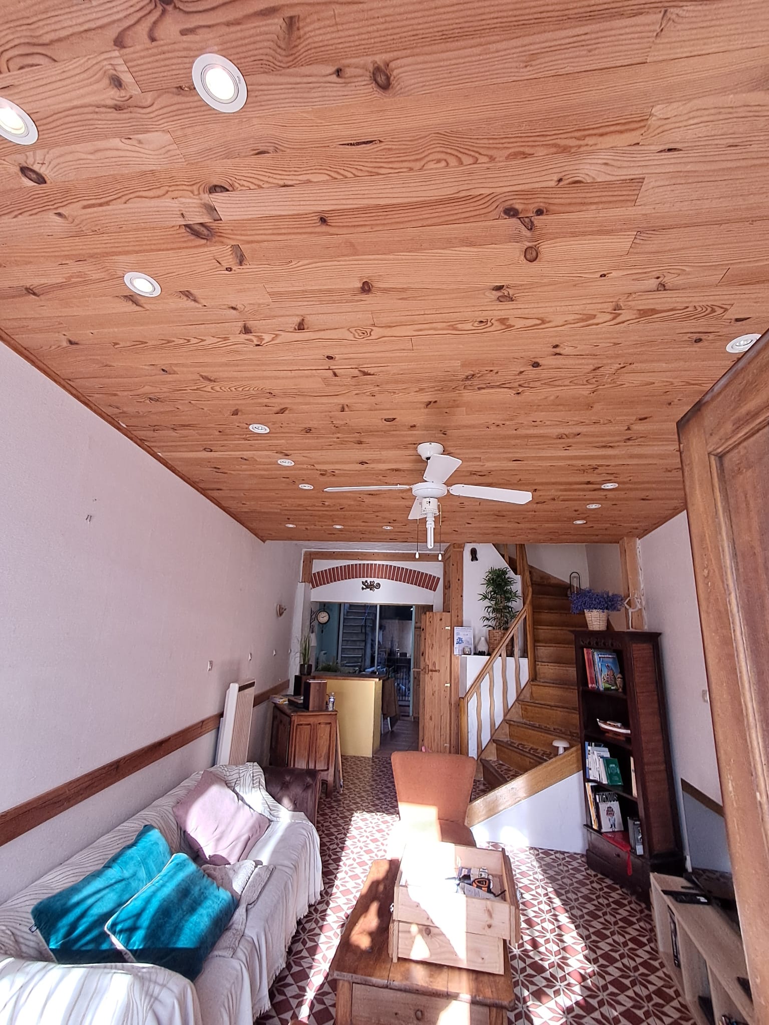 Salon lambris bois — Pyrénées-Orientales